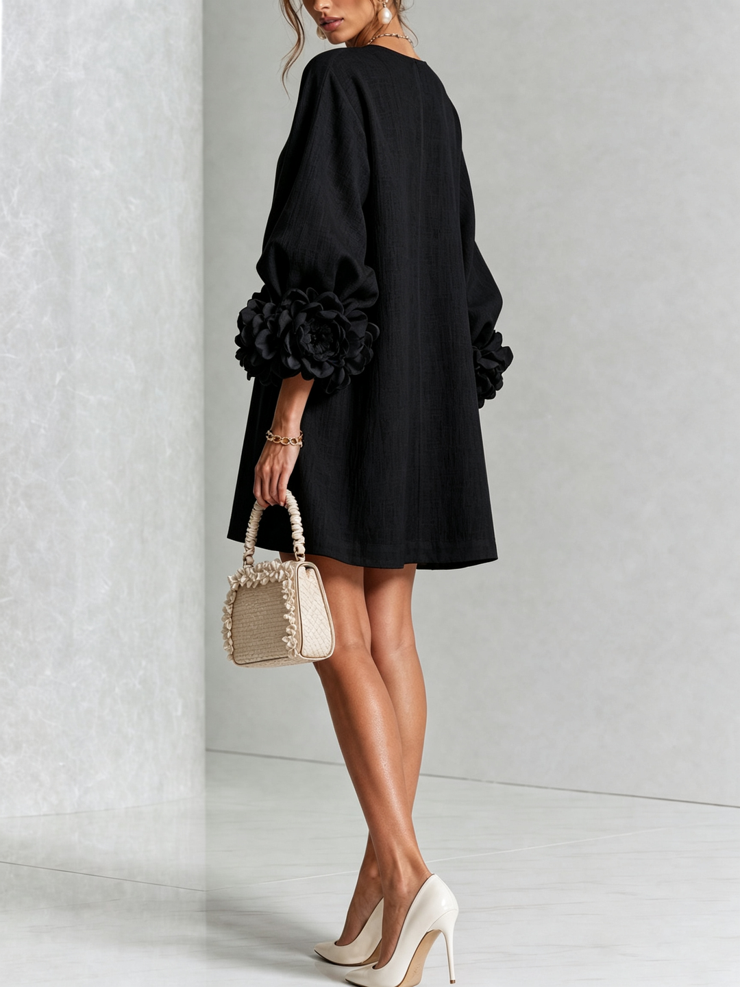 Cecilia | Robe mini à poignets roses – Noir