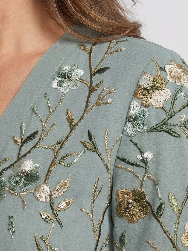 Evadne | Robe maxi à col en V floral à manches courtes