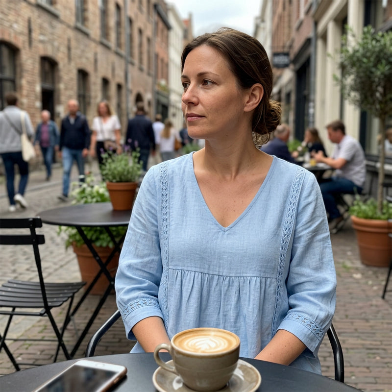 Élise – Blouse fluide à dentelle